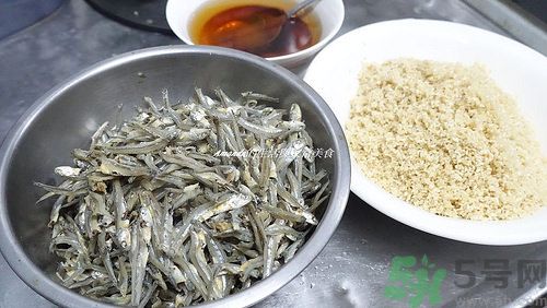 小魚(yú)干怎么炒好吃？蜜汁小魚(yú)干的做法