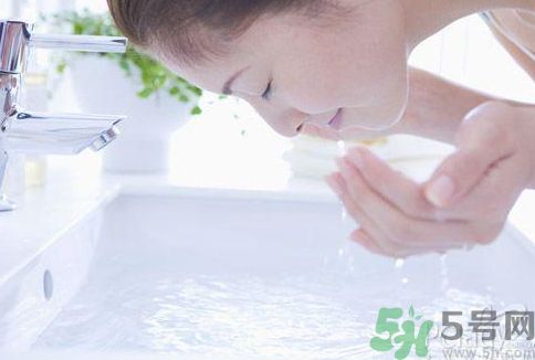 洗臉用冷水還是熱水好？用冷水洗臉好不好？