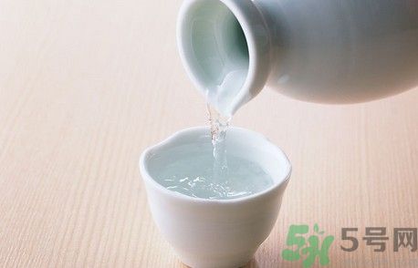 白酒能代替料酒做菜嗎？白酒可以用來做菜嗎？