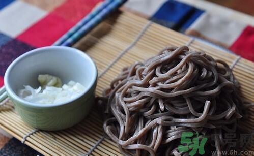 蕎麥怎么做成面條？蕎麥面條怎么做好吃？