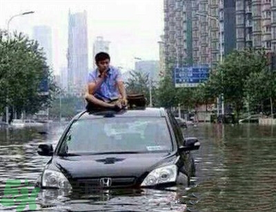 車被水淹了怎么自救?車被水淹了熄火怎么處理