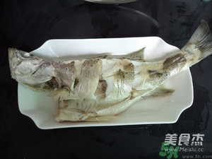 鱸魚(yú)蒸多長(zhǎng)時(shí)間？鱸魚(yú)怎么蒸？