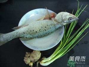 鱸魚(yú)蒸多長(zhǎng)時(shí)間？鱸魚(yú)怎么蒸？