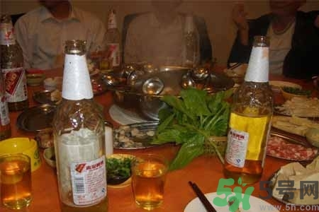 吃火鍋能喝啤酒嗎？吃火鍋喝啤酒對(duì)身體好嗎？