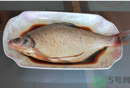 鯽魚死了還能吃嗎？死鯽魚能吃嗎？