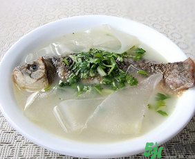 鯽魚湯的營養(yǎng)價值 鯽魚湯的功效與作用