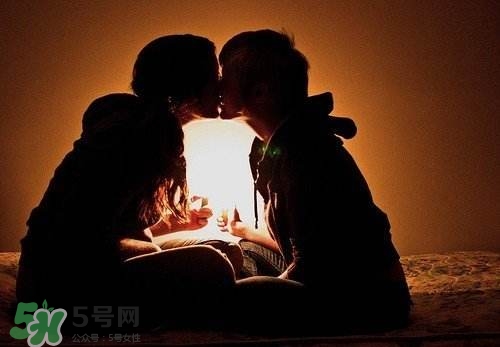 接吻時(shí)女生的生理反應(yīng)是什么？怎么接吻教程