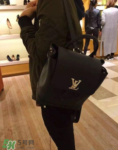 lv lockme包包怎么辨別真?zhèn)?？lv lockme包包真假鑒定