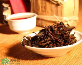 普洱茶發(fā)霉了怎么處理？普洱茶發(fā)霉了還能喝嗎？