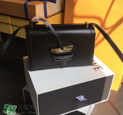 loewe三角包正品多少錢？羅意威巴塞羅那三角包專柜價(jià)格