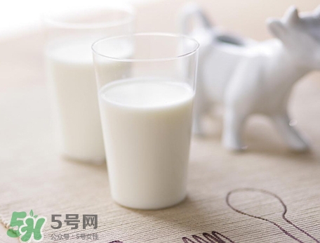 胃脹氣可以喝牛奶嗎？胃脹氣喝牛奶會(huì)怎樣？