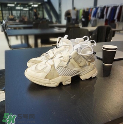 2018vetements reebok pump最新聯(lián)名運動鞋什么樣_好看嗎？