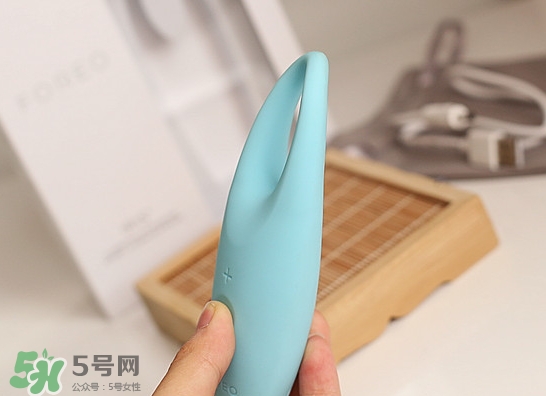 foreo眼部按摩儀怎么用？foreo iris眼部按摩儀使用方法