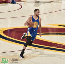 under armour curry4 low什么樣？庫(kù)里第四代總決賽戰(zhàn)靴低幫版諜照