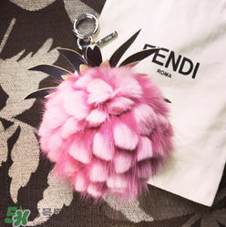 fendi小菠蘿毛球掛件多少錢？芬迪菠蘿毛球價格