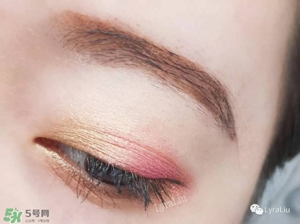 huda beauty玫瑰金眼影盤眼妝教程_試色圖