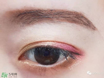 huda beauty玫瑰金眼影盤眼妝教程_試色圖