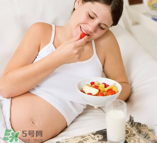 孕婦吃甜食寶寶會(huì)頭大嗎？孕期吃甜食寶寶會(huì)頭變大嗎？