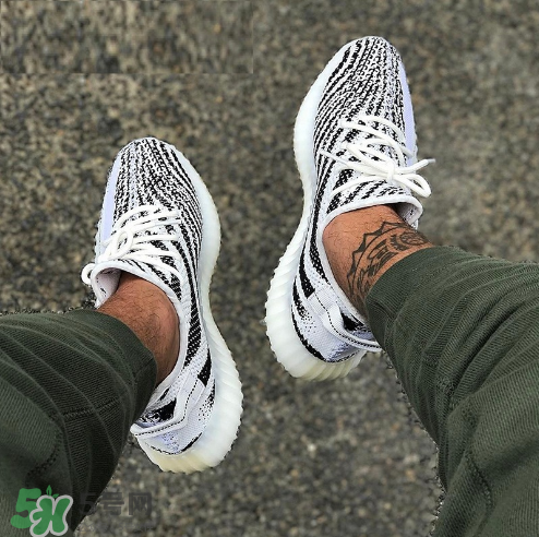 adidas yeezy 350 v2 boost zebra白斑馬市場價(jià)多少錢？