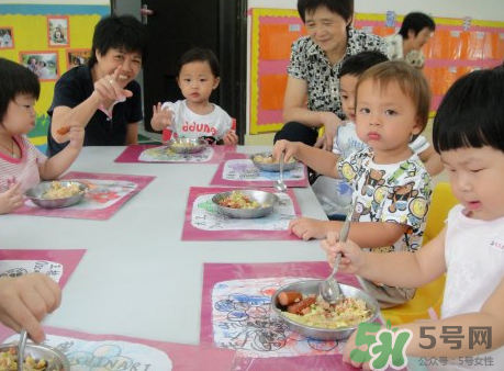 寶寶不去幼兒園可以嗎？寶寶可以不上幼兒園嗎？