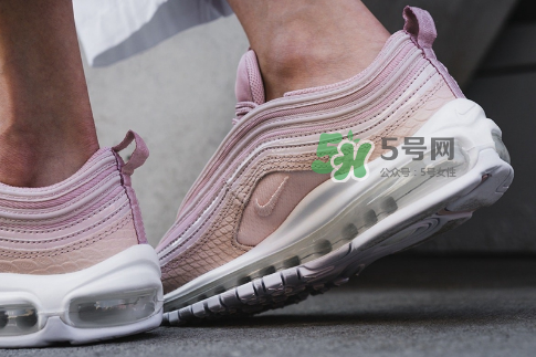 nike air max 97粉色蛇皮怎么樣_上腳效果好看嗎？