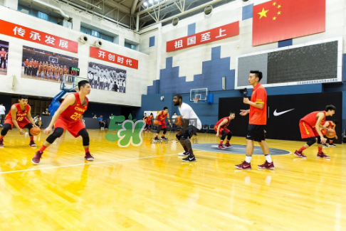 歐文同款黑白鴛鴦夜光kyrie 3怎么定制_在哪里買？