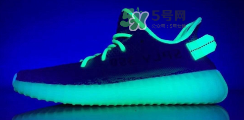 adidas yeezy boost 350 v2黃斑馬是夜光的嗎？