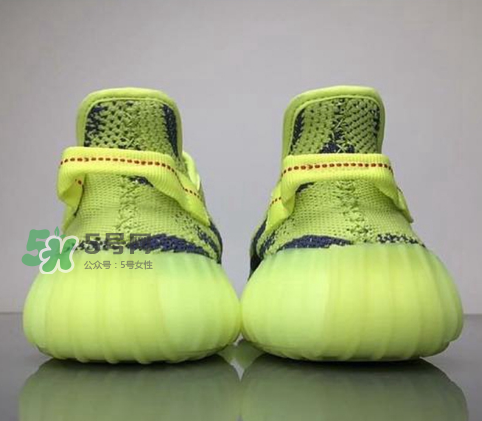 adidas yeezy boost 350 v2黃斑馬是夜光的嗎？