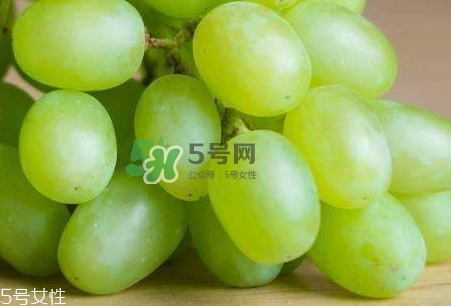 綠葡萄的營(yíng)養(yǎng)價(jià)值_綠葡萄的功效與作用及飲食禁忌