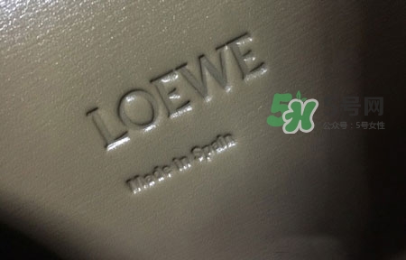 loewe barcelona真假怎么辨別_羅意威三角包真假對(duì)比圖