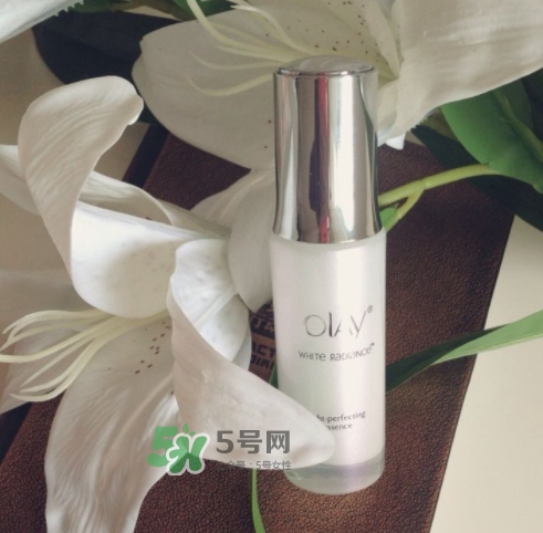 olay玉蘭油小白瓶小綠瓶哪個好？olay小白瓶小綠瓶區(qū)別