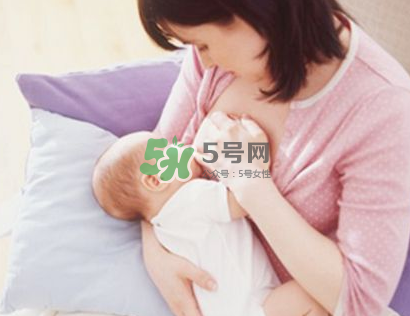 母乳喂養(yǎng)會(huì)乳糖不耐受嗎？母乳喂養(yǎng)會(huì)過(guò)度喂養(yǎng)嗎？