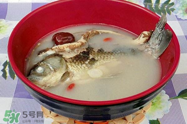 產(chǎn)婦鯽魚湯什么時候喝？產(chǎn)婦鯽魚湯放調(diào)料嗎？