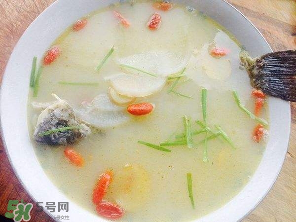 鯽魚湯怎么去腥味？鯽魚湯熬多長(zhǎng)時(shí)間最好？