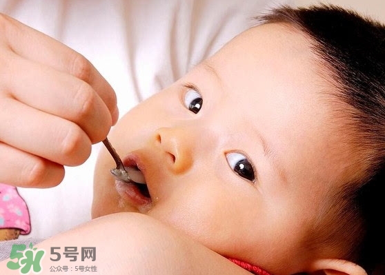 母乳喂養(yǎng)胸部會(huì)變形嗎？如何避免產(chǎn)后乳房變形？