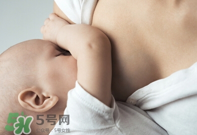 母乳喂養(yǎng)胸部會(huì)變形嗎？如何避免產(chǎn)后乳房變形？