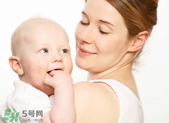 母乳喂養(yǎng)胸部會(huì)變形嗎？如何避免產(chǎn)后乳房變形？