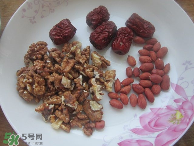 核桃可以和黃豆一起打豆?jié){嗎？核桃和什么一起打豆?jié){好？