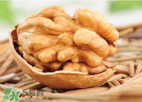 核桃磨成粉還有營養(yǎng)嗎？核桃粉和核桃哪個更好？