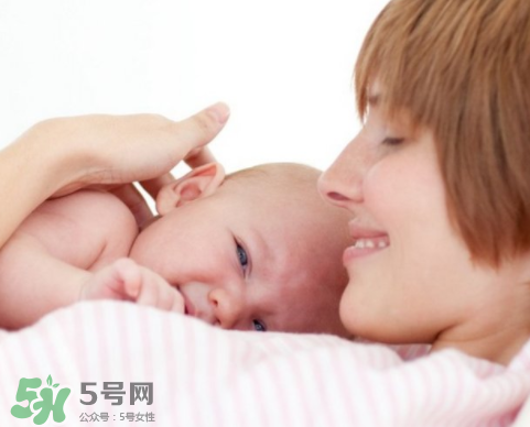 母乳寶寶一天大便幾次正常？母乳寶寶排便情況介紹