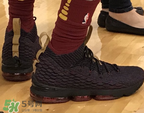 nike lebron 15 cavs實(shí)物什么樣？