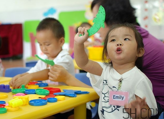 寶寶上幼兒園需要準(zhǔn)備什么？寶寶上幼兒園哭鬧怎么應(yīng)對(duì)？