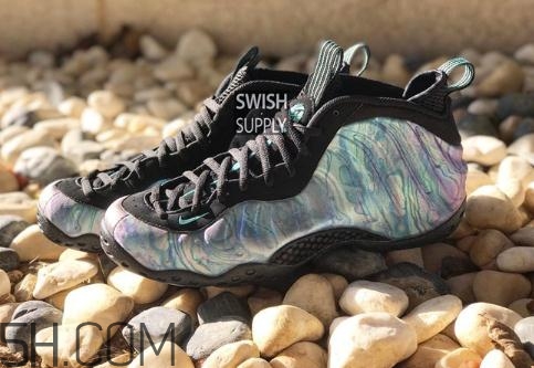 nike air foamposite one鮑魚噴實物什么樣？