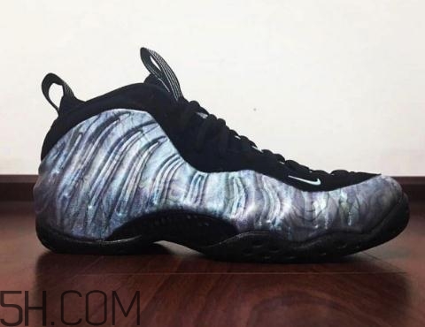 nike air foamposite one鮑魚噴實物什么樣？