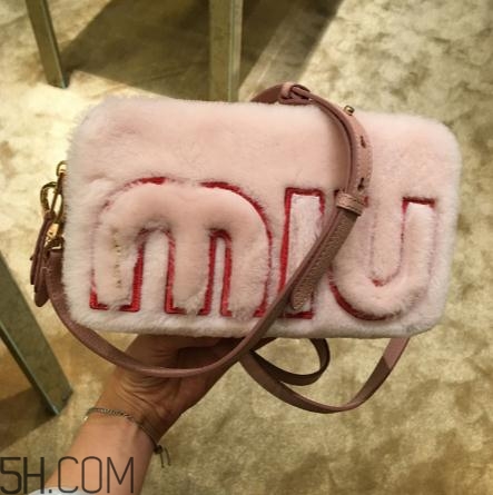 miumiu包包一般多少錢？這么仙的包包千萬(wàn)別錯(cuò)過(guò)