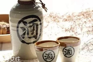 喝白酒有哪些好處？喝點(diǎn)白酒能激活腸胃