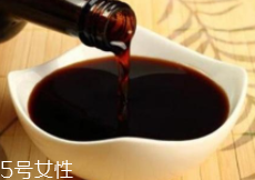 吃深色食物皮膚會(huì)變黑嗎？沒有科學(xué)根據(jù)