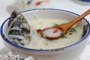 魚(yú)湯為什么要用油煎 教你幾招熬出乳白色魚(yú)湯