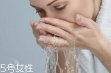 潔面乳和洗面奶是一種產(chǎn)品嗎？洗面奶適合干皮