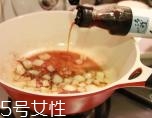 沒有冰箱臘腸怎么保存？懸掛陰涼通風(fēng)處